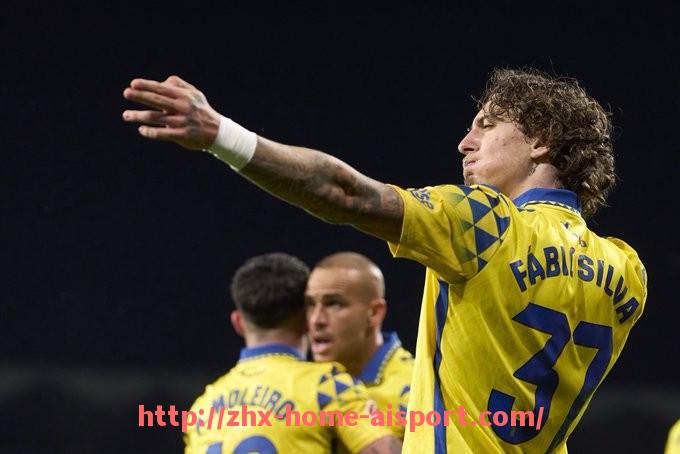 爱体育-西甲联赛全部球队队服:西甲联赛各球队的赛季队服与设计亮点